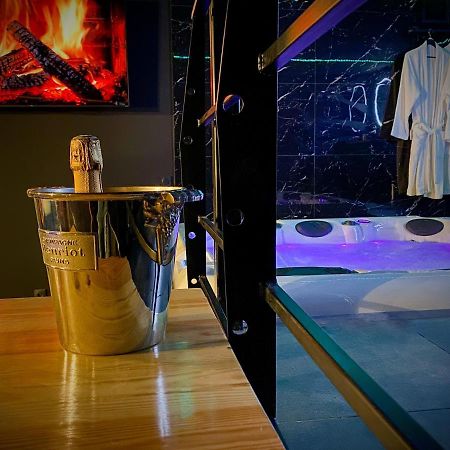 Loveroom Avec Jacuzzi 01 Chazey-sur-Ain Екстер'єр фото